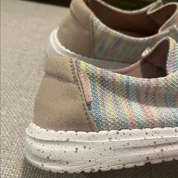 Hey Dude Aurora White shoes, size 7. - Picture 5 of 9